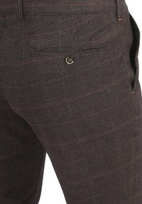 Suitable Chino - bruin