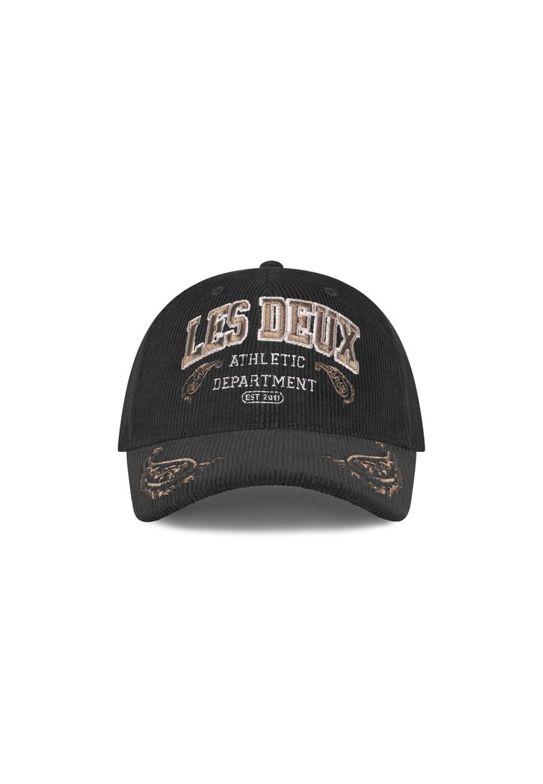 Boné de veludo cotelê preto com bordado frontal "Les Deux Athletic Department" e costura decorativa. Aba curva e parte traseira ajustável.