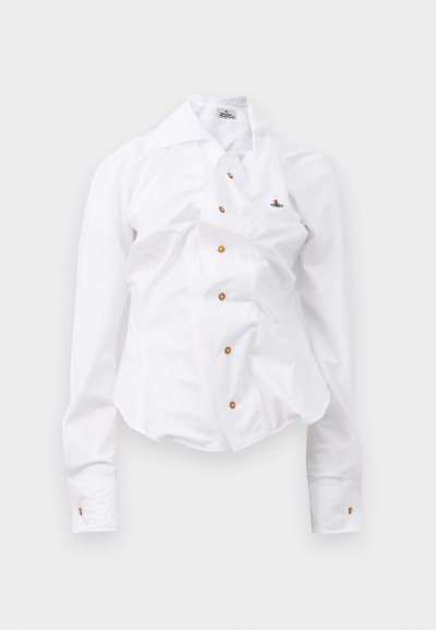 Witte longsleeve shirt met een getailleerd ontwerp. Voorzien van een grote kraag, sluiting met knopen aan de voorkant met bruine knopen en een klein geborduurd logo.