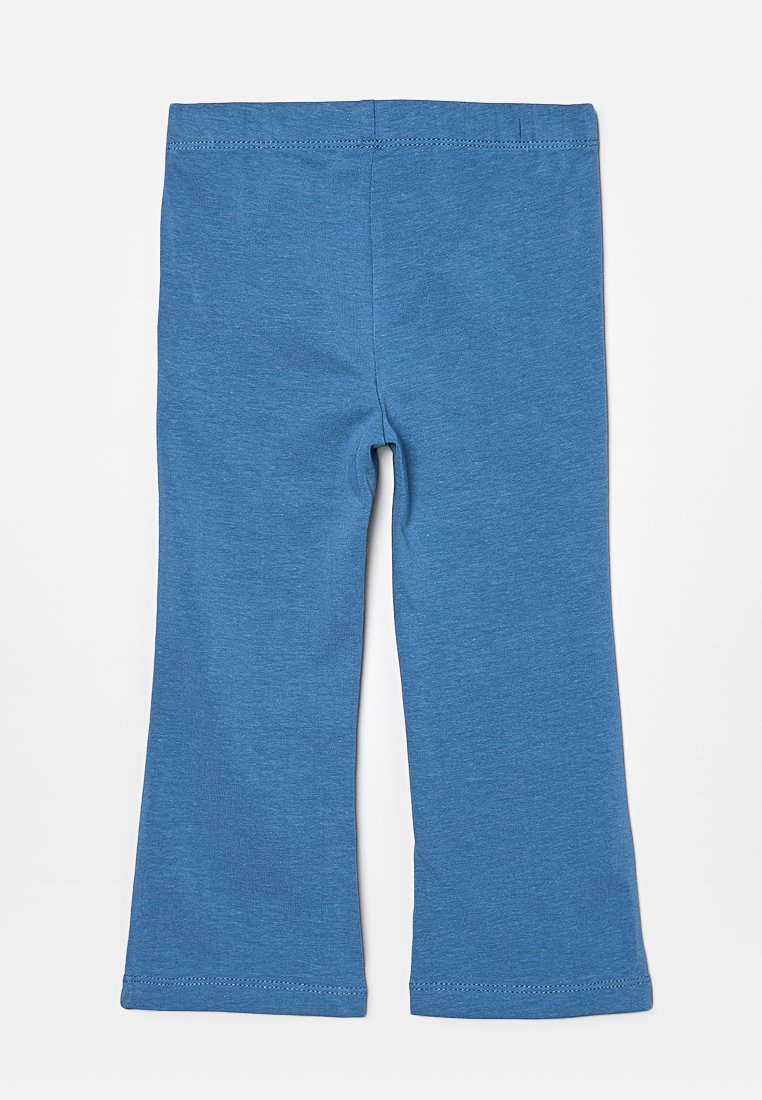 Leggings en coton bleues au design ajusté, avec une taille élastique et un bas évasé. Texture lisse et tissu extensible pour plus de confort.