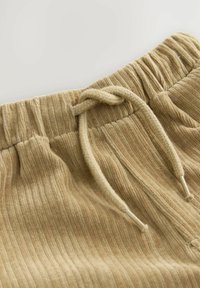 Unselected, tan brown