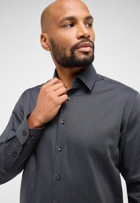 Eterna Businesshemd - anthrazit