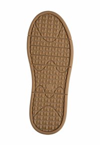 Semelle de chaussure en caoutchouc de couleur brun clair avec un motif ondulé texturé et un logo circulaire au centre. Présente des bords arrondis pour le confort.