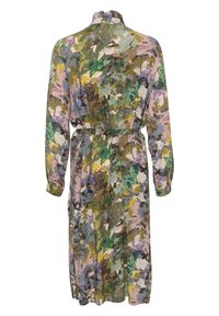 Rochie cu mâneci lungi, în imprimeu abstract multicolor, având un guler cu volane și un cordon la talie, realizată dintr-un material texturat și ușor.