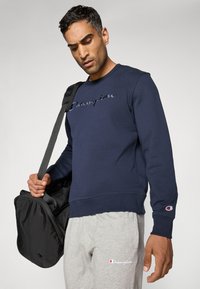 Champion ICONS TONAL CREWNECK LARGE LOGO - Sweatshirt - navy