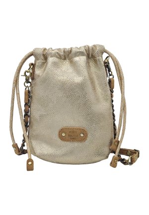 Petit sac bourse texturé doré avec des accents en cuir beige et une bandoulière chaîne amovible.