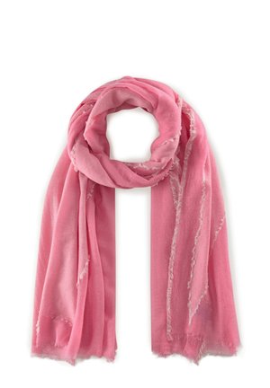 Écharpe rose pâle en tissu léger, avec un ourlet à franges et une surface légèrement texturée, disposée en boucle torsadée.
