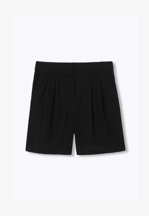 Short noir taille haute avec passants de ceinture, plis sur le devant, poches latérales et fermeture éclair à l'avant sur fond blanc uni.