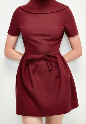 Koktejlové šaty / šaty na párty - bordeaux