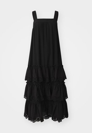 Melna kokvilnas kleita ar kvadrātveida izgriezumu, platām siksnām un pakāpeniskām volāniem. Apakšējie volāni ir ar izgrieztiem ziedu motīviem.