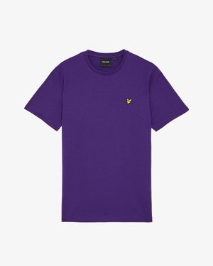 Lila pamut póló rövid ujjakkal, kerek nyakkivágással és egy kis sárga madár logóval a bal mellrészen. Egyszerű és dísztelen kialakítás.