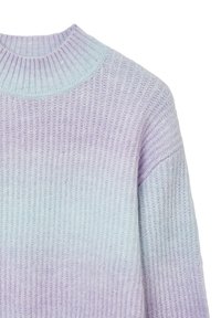 Maglione a pullover con una texture a coste, caratterizzato da una transizione di colore da lavanda chiara a blu pallido, e una scollatura rotonda solida.