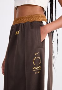 Nike Sportswear Maxiszoknya - velvet brown/light british tan