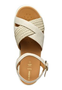 Sandal in pelle scamosciata beige con design a fascette intrecciate, cinturino alla caviglia regolabile e soletta imbottita.