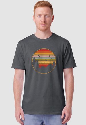 watapparel, SUNSET BERGE & TANNEN UNISEX - T-Shirt print - anthracite