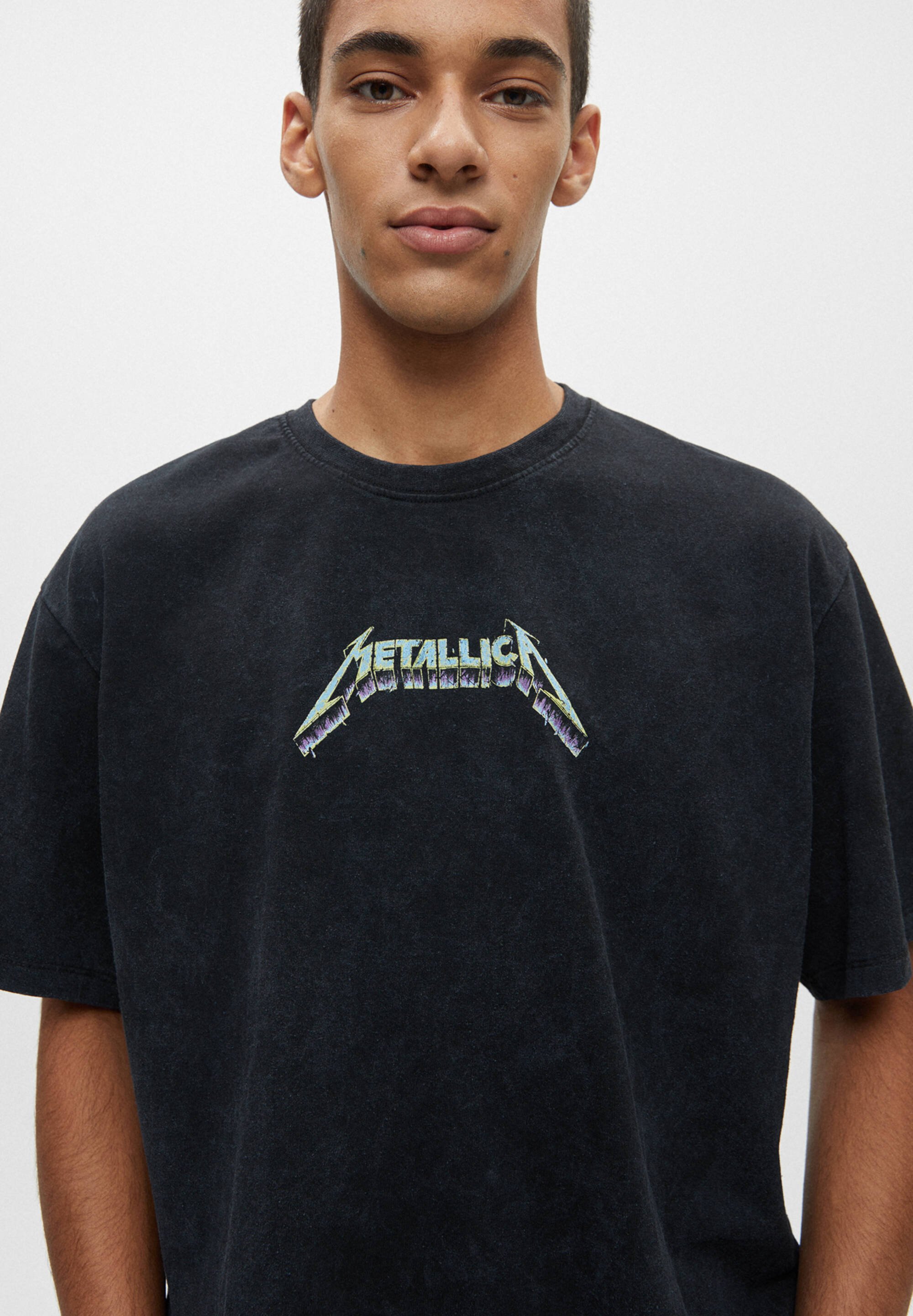 pull and bear metallica shirt