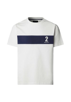 Hvid kortærmet T-shirt med en marineblå vandret stribe over brystet med det hvide tal "2" og teksten "Hackett" nedenunder.