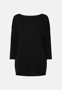 Svart lättvikts t-shirt med båthals, trekvartsärmar, en avslappnad passform och en något rundad nederkant.