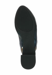 Talpă de piele neagră perforată, cu un grip texturat. Vârf ușor rotunjit și toc joș, cu un design deschis pe părți.