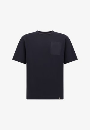 Námořnická modrá bavlněná trička s krátkým rukávem a obdélníkovou kapsou na levém prsu. Hladká textura; volný střih; štítek na lemu.
