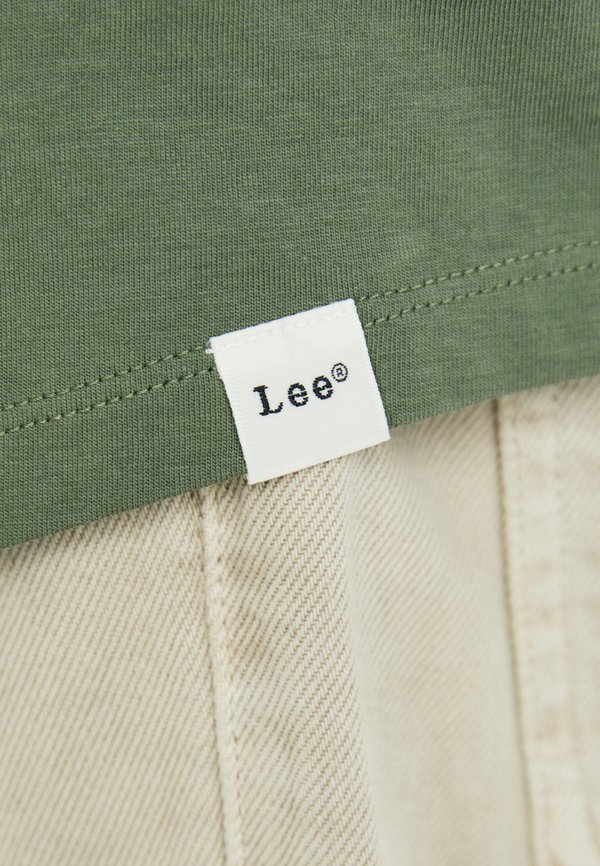 SHAPED TEE - Basic T-shirt - olive grove3