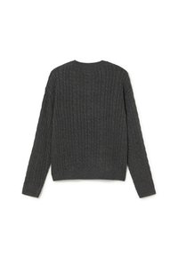 Suéter de punto cable gris oscuro con mangas largas y un escote redondo. Presenta un patrón texturizado en toda la prenda y un dobladillo recto en la parte inferior.