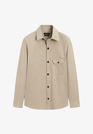 Camicia beige a maniche lunghe con colletto e tasca frontale dotata di patta con bottone, design semplice.