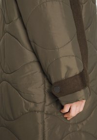 Gestuz VALERI COAT - Casaco clássico - dark olive
