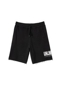 Pantalones cortos de algodón negros con cintura elástica y cordón, bolsillos laterales y dobladillo deshilachado. Presenta un texto blanco en negrita que dice "ILIMITADO" en el lado izquierdo.