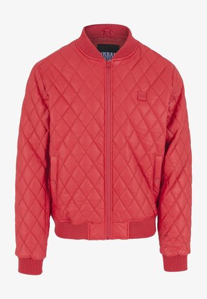 Veste bomber matelassée rouge avec fermeture éclair frontale, col, poignets et ourlet côtelés, ainsi que poches latérales à boutons-pression.