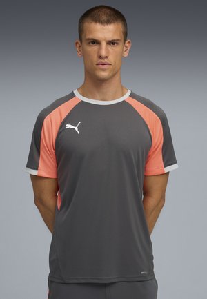 INDIVIDUALLIGA - Camiseta deportiva - shadow gray white glowing red