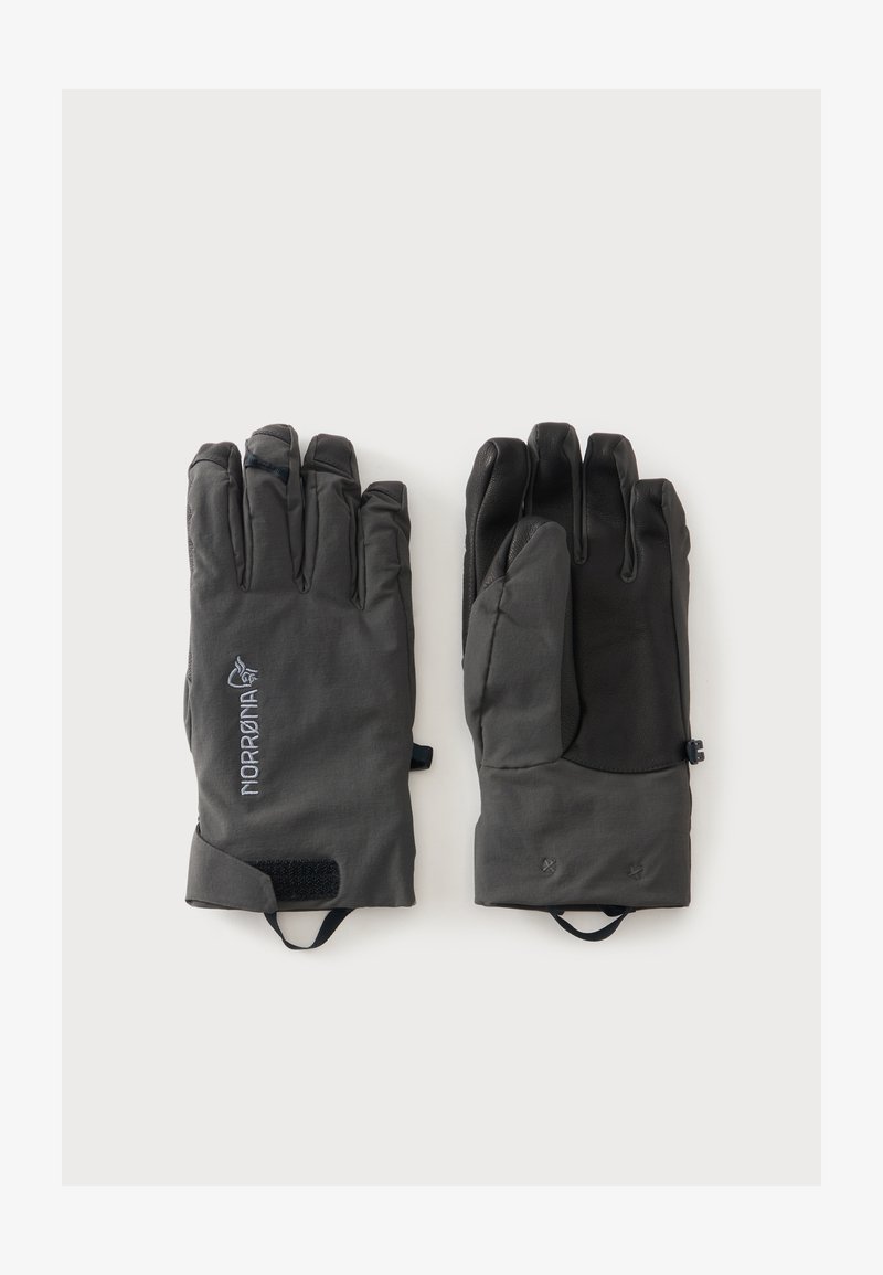Paire de gants d'extérieur gris avec paume en cuir noir et logo Norrona au dos du gant gauche, présentée à plat sur fond blanc.