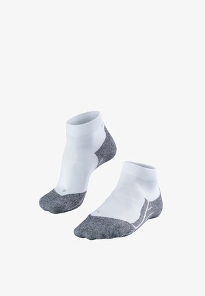 Enkellange sportsokken in wit en grijs. Gemêleerd grijs teengebied, ribbelboord en verstevigde hiel voor extra ondersteuning.