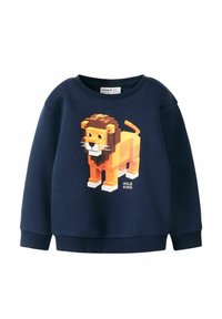 Granatowa bluza z nadrukiem pixeloego lwa w kolorach pomarańczowym i żółtym, z napisem "WILD KING" poniżej, okrągłym dekoltem i ściągaczami przy rękawach.