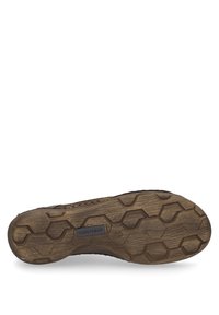 Semelle en caoutchouc marron avec un motif de crampons hexagonal. Présente une texture de surface inégale et une petite étiquette portant la mention "JOSEF SEIBEL."