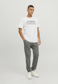 Jack & Jones JJIGORDON JJSHARK - Dresside alumine osa - sedona sage