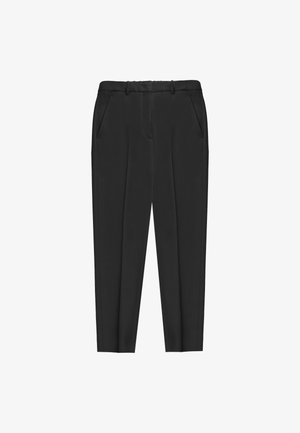 Pantalones negros ajustados con una textura suave, que cuentan con dos bolsillos laterales y un diseño de pierna recta. Sin patrones ni adornos visibles.