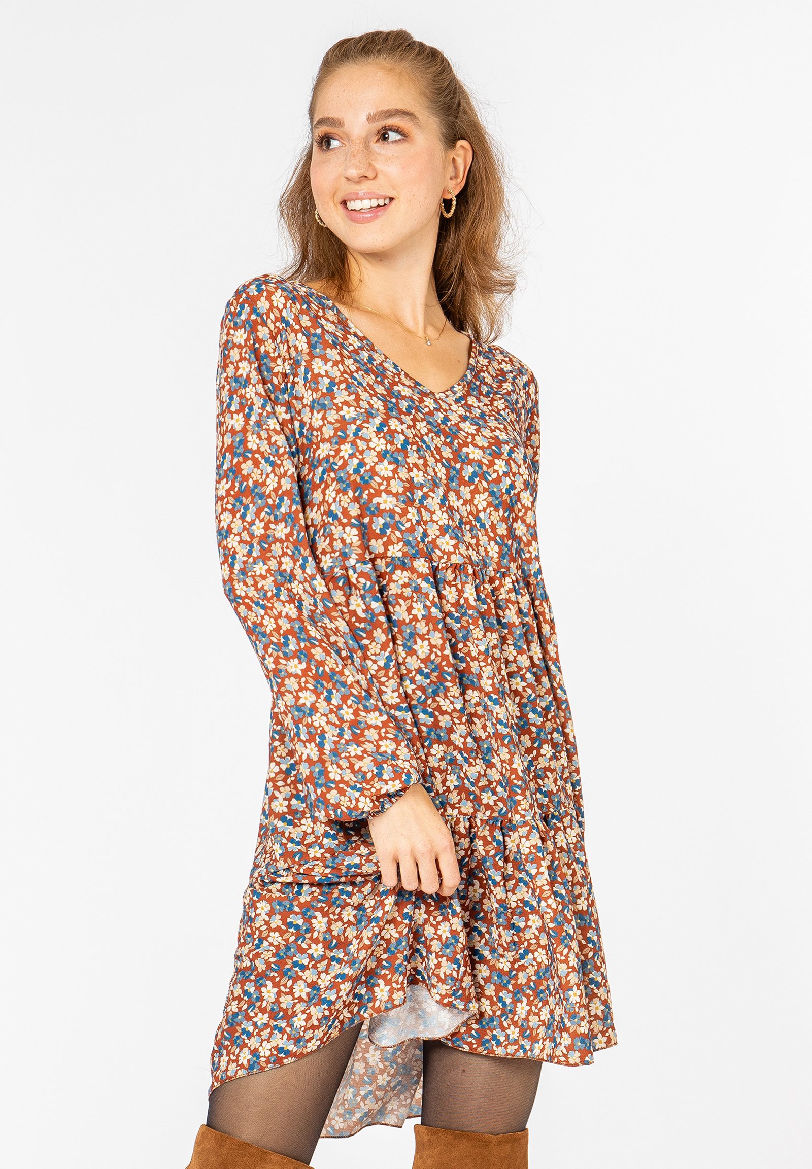 Sublevel A Linien Kleid Mit Blumenprint Freizeitkleid Middle Brown Braun Zalando De 