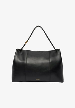 Bolso de hombro de cuero negro con una sola correa que presenta un detalle dorado y un pequeño logo dorado de "Trussardi" en el centro frontal.