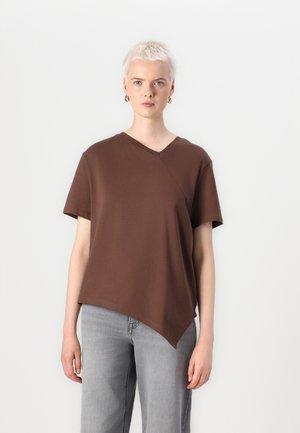 SLFMILA ASSYMETRIC TEE - Triko s potiskem - chestnut