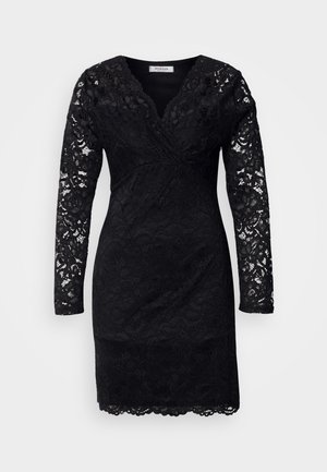 Robe en dentelle noire à manches longues, décolleté en V et silhouette ajustée. Présente des motifs floraux et des détails de ourlet festonné.