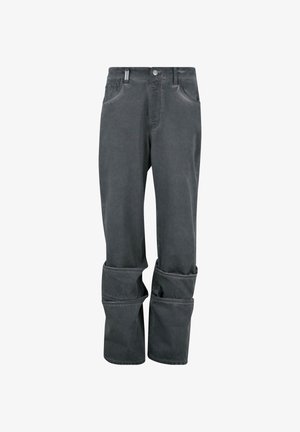 Grijze katoen broek met een relaxte pasvorm, voorzien van verstelbare boorden en meerdere zakken. Zachte textuur en subtiele stikdetails.