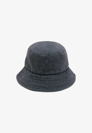 Dunkelgrauer Stoff-Bucket-Hut mit subtil gesticktem schlüssellochförmigen Logo auf der Vorderseite und abgesteppten Krempen-Details.