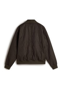 Pikowana kurtka bomberka w ciemnooliwkowym kolorze, z prążkowanymi mankietami i dołem, o gładkiej, lekkiej fakturze oraz subtelnym wzorze fal.