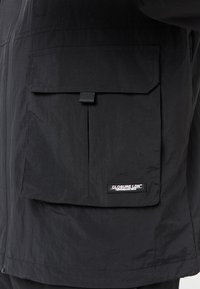 CLOSURE London TECH UTILITY JACKET - Letná bunda - washed black