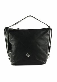 Bolso de hombro de cuero negro con un patrón acolchado, logo y herrajes en tono plateado, cierre de cremallera y correa de hombro ajustable.