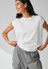 Next CREW NECK - Marškinėliai su spaudiniu - white ground