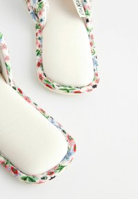 Cath Kidston REGULAR FIT - Iešļ�ūcenes - ecru raindrops print