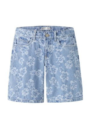 Lyseblå denimshorts med hvidt blomsterprint, forlommer, bærestropper og lukning med metalknap.