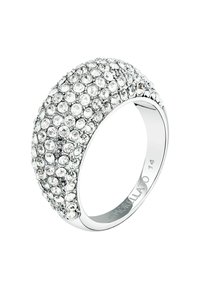 Anello in argento con una fascia arrotondata, decorato con piccole pietre cristallizzate e lucenti, che creano una superficie texture e un rivestimento interno liscio.